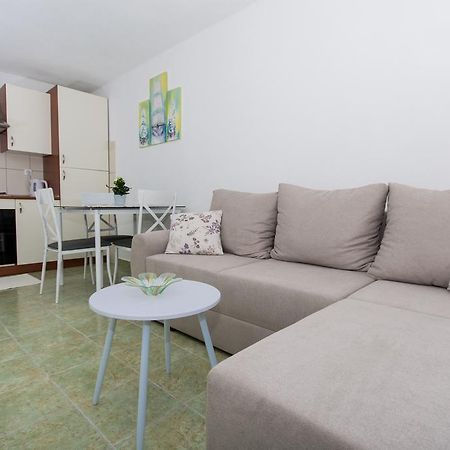 Apartment Mika 2 โตรกีร์ ภายนอก รูปภาพ